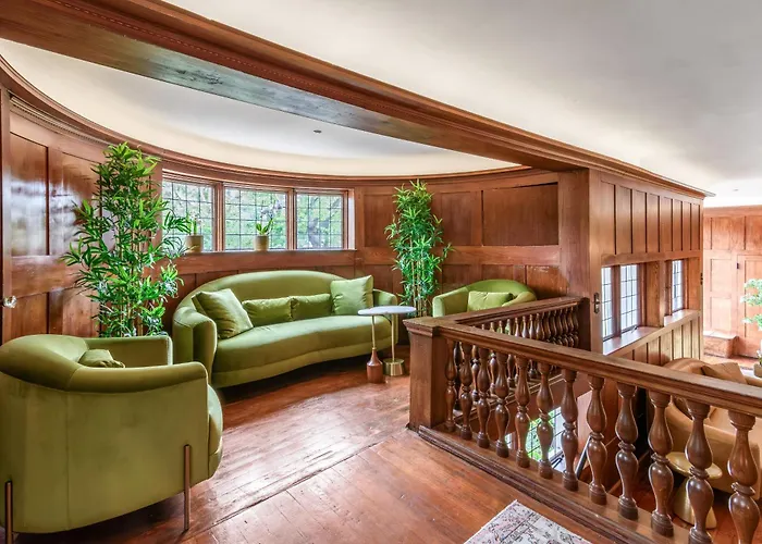 Cedar Gables Inn