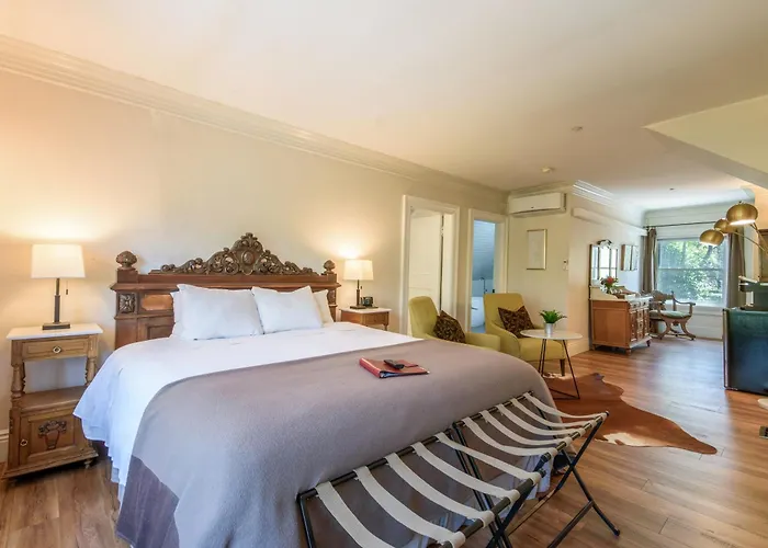 Cedar Gables Inn