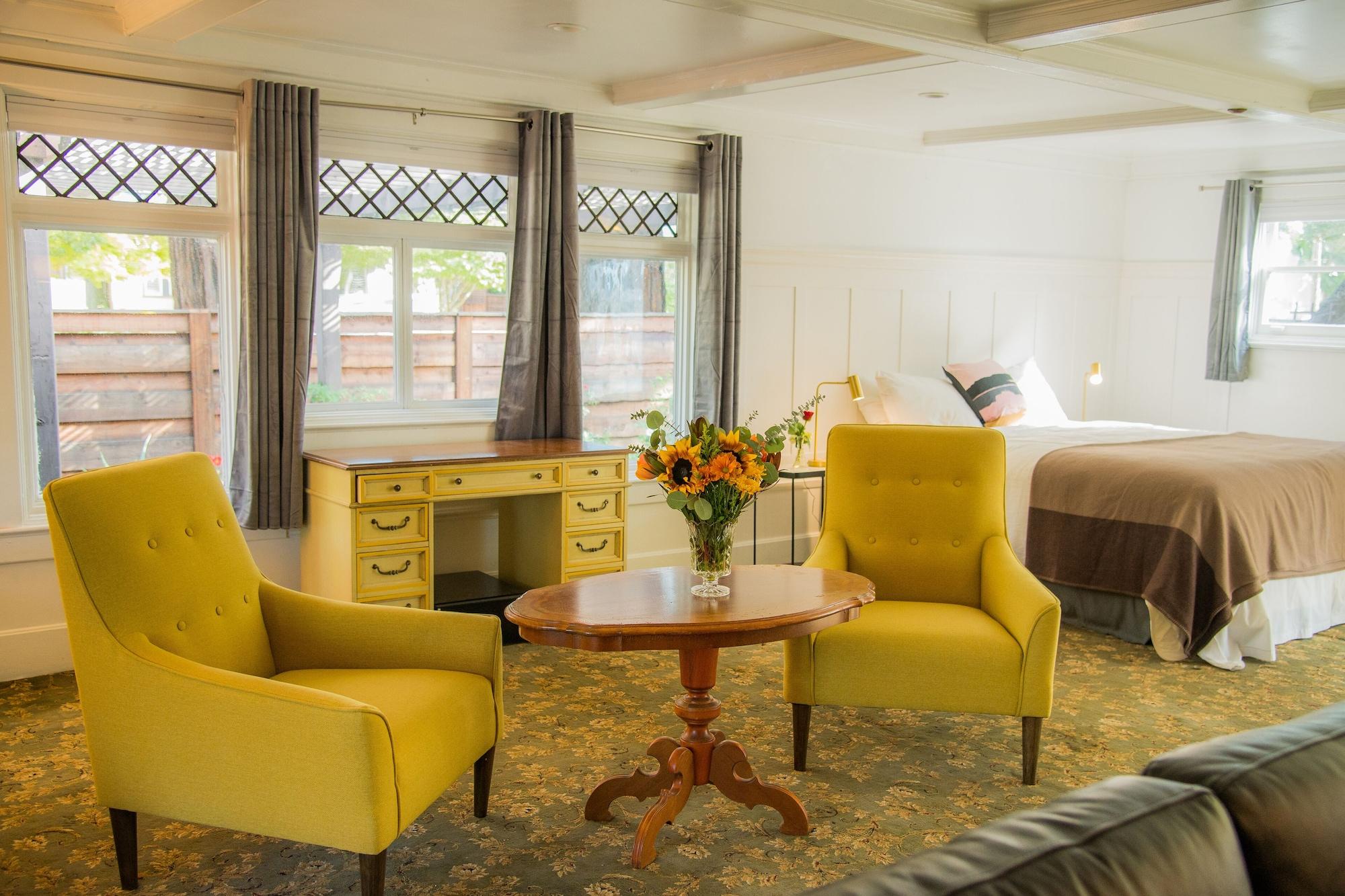 Cedar Gables 4*