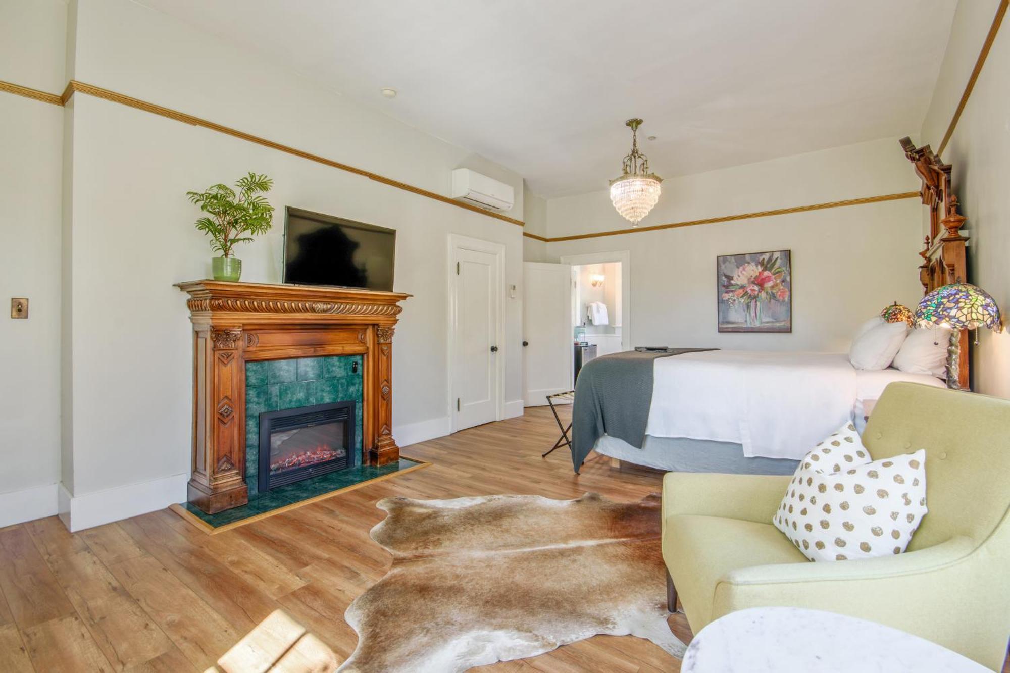 Cedar Gables 4*