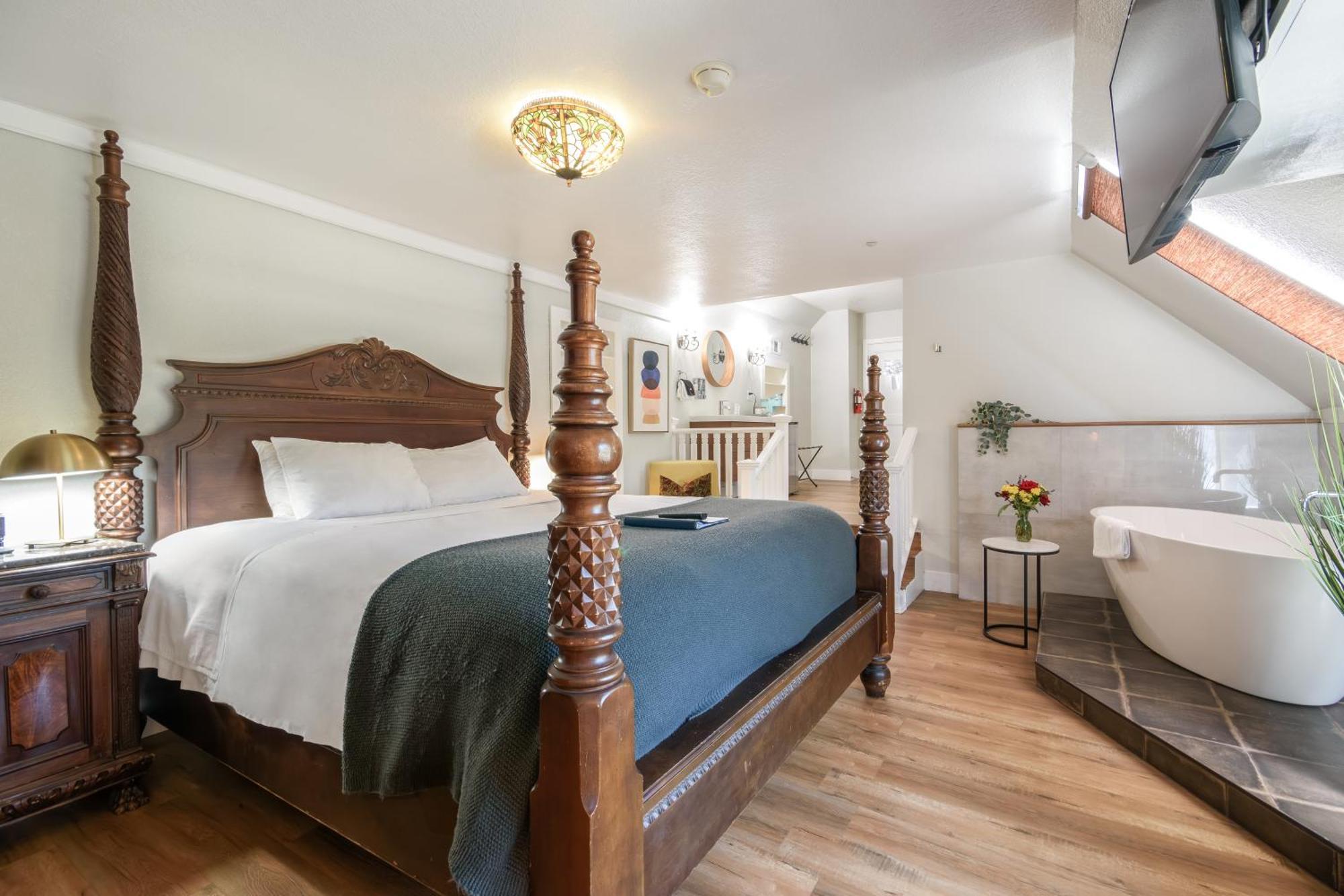 Cedar Gables 4*